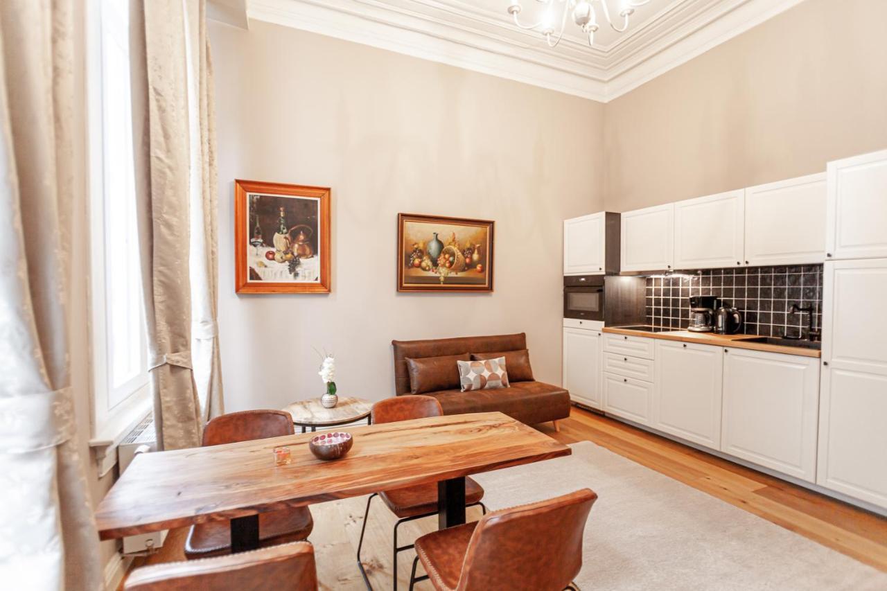 Luxury Suites Palace By Rikas Hotels Antwerpen Exteriör bild