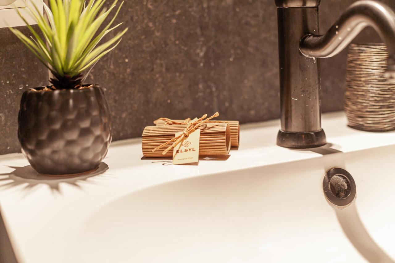 Luxury Suites Palace By Rikas Hotels Antwerpen Exteriör bild